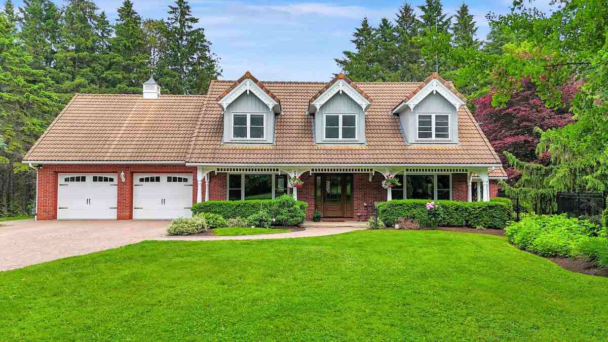 how exterior painting improves curb appeal for resale