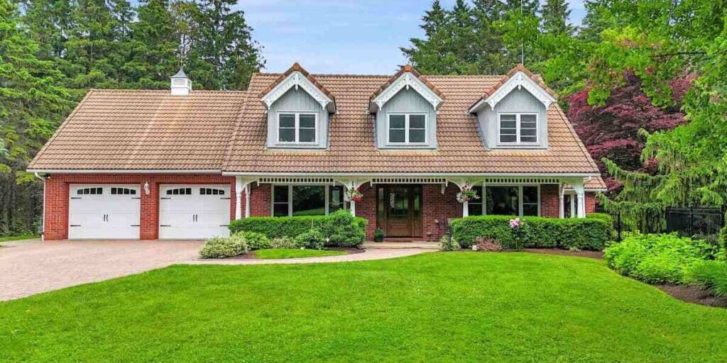 how exterior painting improves curb appeal for resale